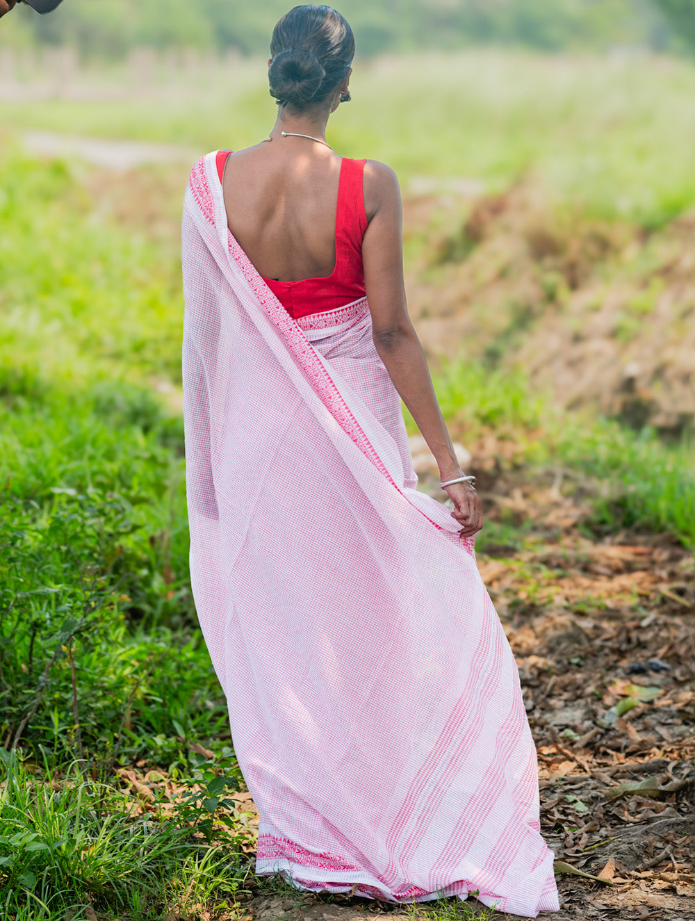 Bengal Weaves. Handwoven Soft Cotton Saree - Rose Grids