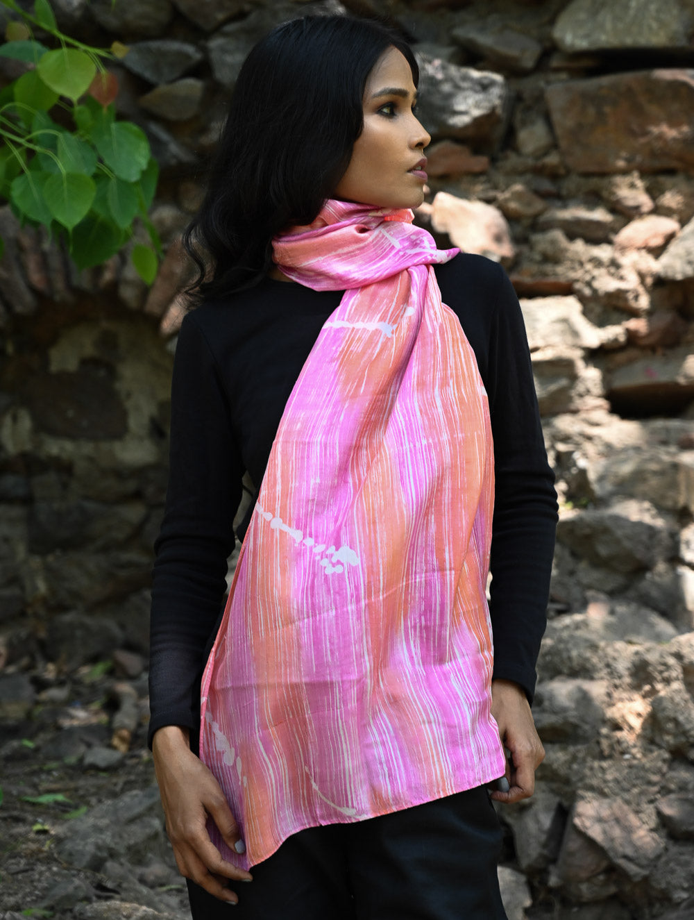 Light & Elegant. Handcrafted Silk Batik Stole - Pink Splatter