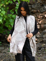Light & Elegant. Handcrafted Silk Batik Stole - Ivory Slate