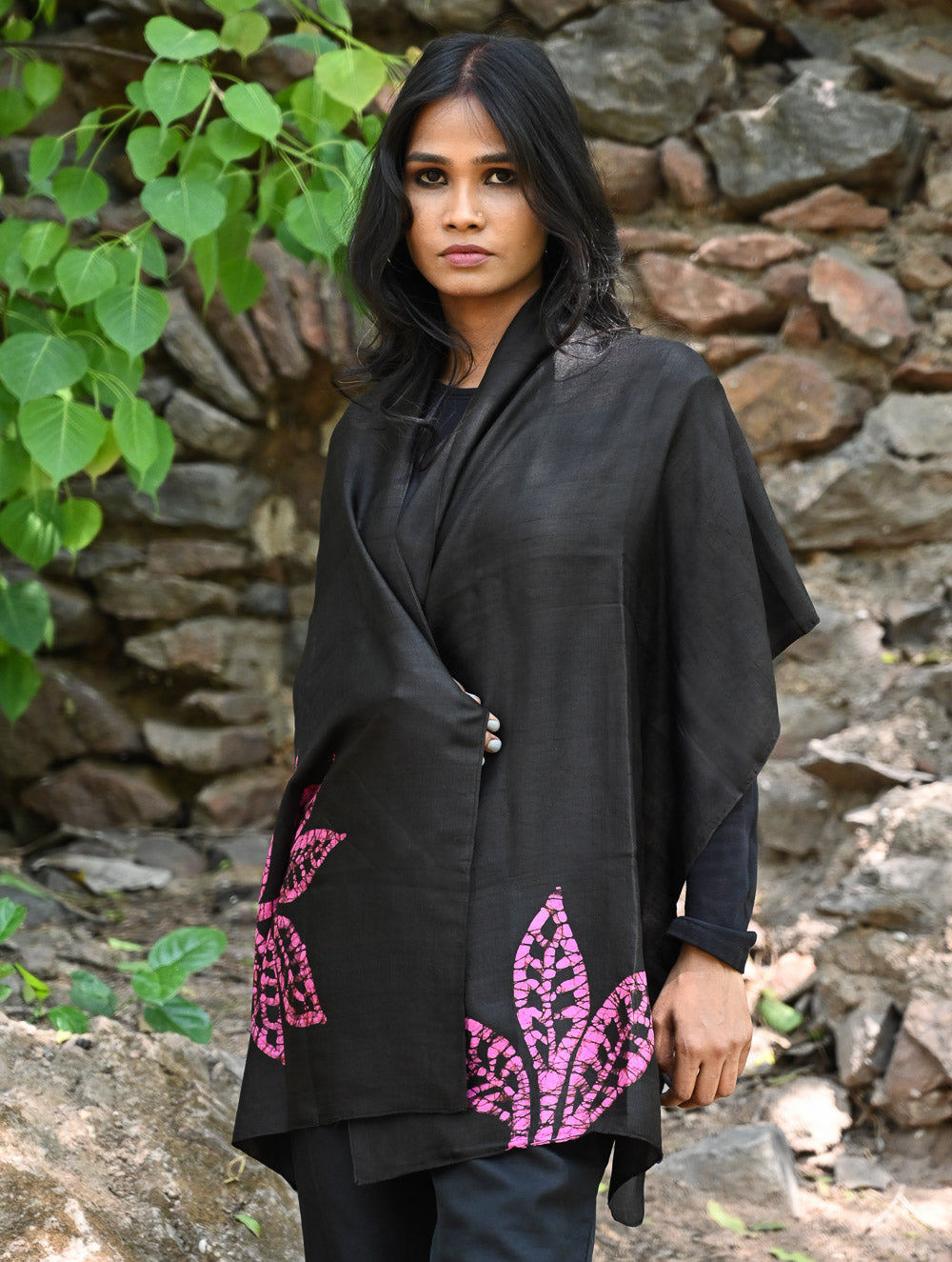 Light & Elegant. Handcrafted Silk Batik Stole - Fuchsia Leaves