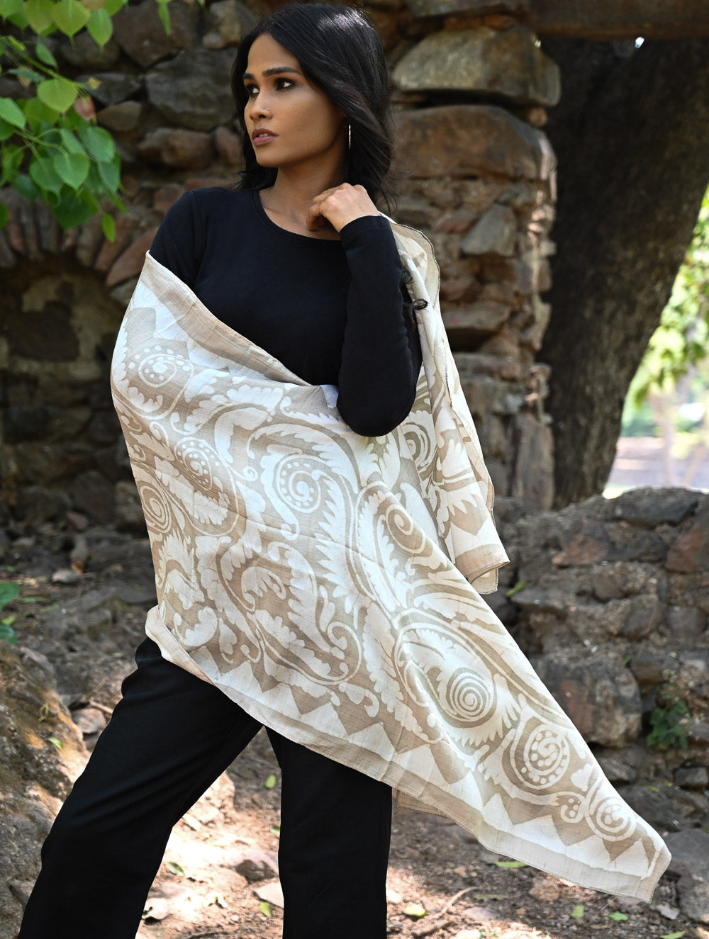 Light & Elegant. Handcrafted Silk Batik Stole - Soft Sand