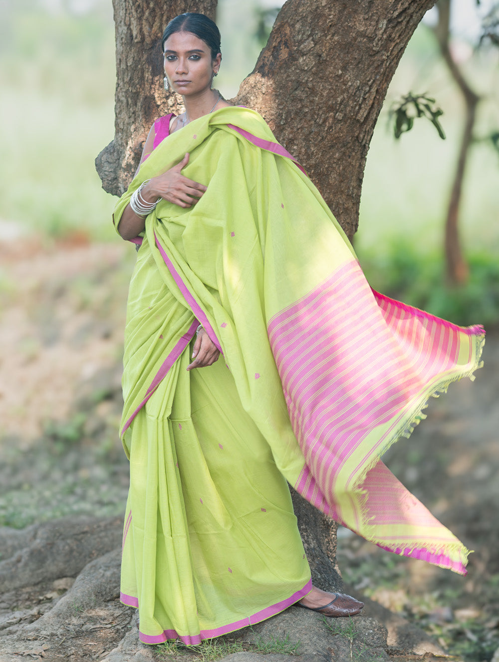 Bengal Weaves. Handwoven Soft Mul Cotton Saree - Pink Parrot