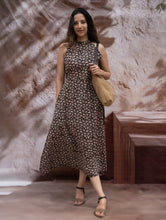 Load image into Gallery viewer, The Work Edit. Bagru Hand Block Printed Cotton Dress - Black Vine
