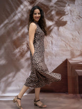 Load image into Gallery viewer, The Work Edit. Bagru Hand Block Printed Cotton Dress - Black Vine