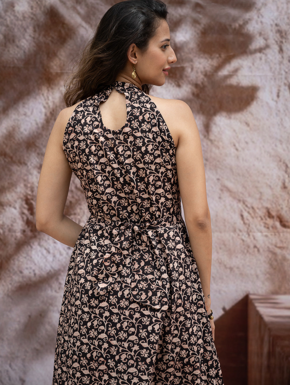 Load image into Gallery viewer, The Work Edit. Bagru Hand Block Printed Cotton Dress - Black Vine