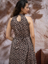 Load image into Gallery viewer, The Work Edit. Bagru Hand Block Printed Cotton Dress - Black Vine