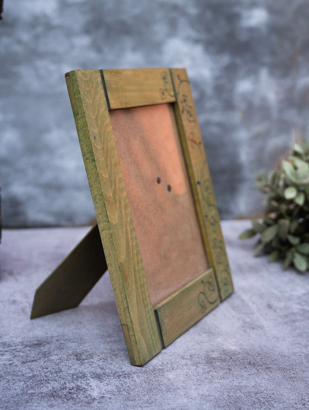 Load image into Gallery viewer, Wood Engraved Abstract Spades Photo Frame