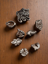 Load image into Gallery viewer, Wood Engraved Mini Printing Blocks - Assorted Animals (Set of 8)