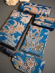 The Traveller’s Collection: Embossed Leather Executive Travel Gift Set - Blue Flowers (Set of 5)
