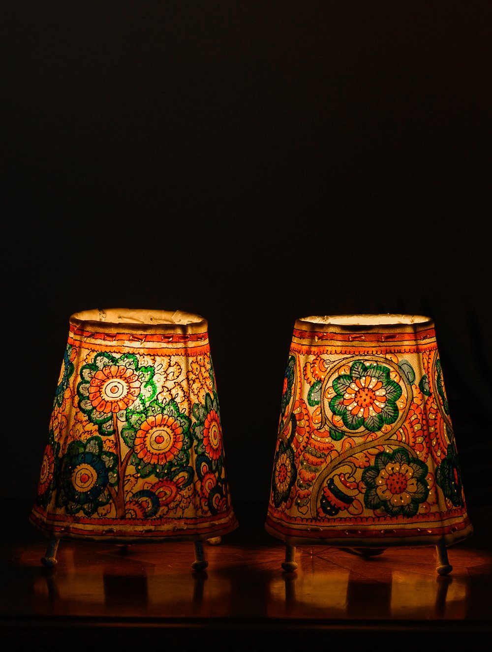 Load image into Gallery viewer, Andhra Leather Craft Lamp Shade, Small (6&quot; x 4&quot;/ Set of 2) - Flora