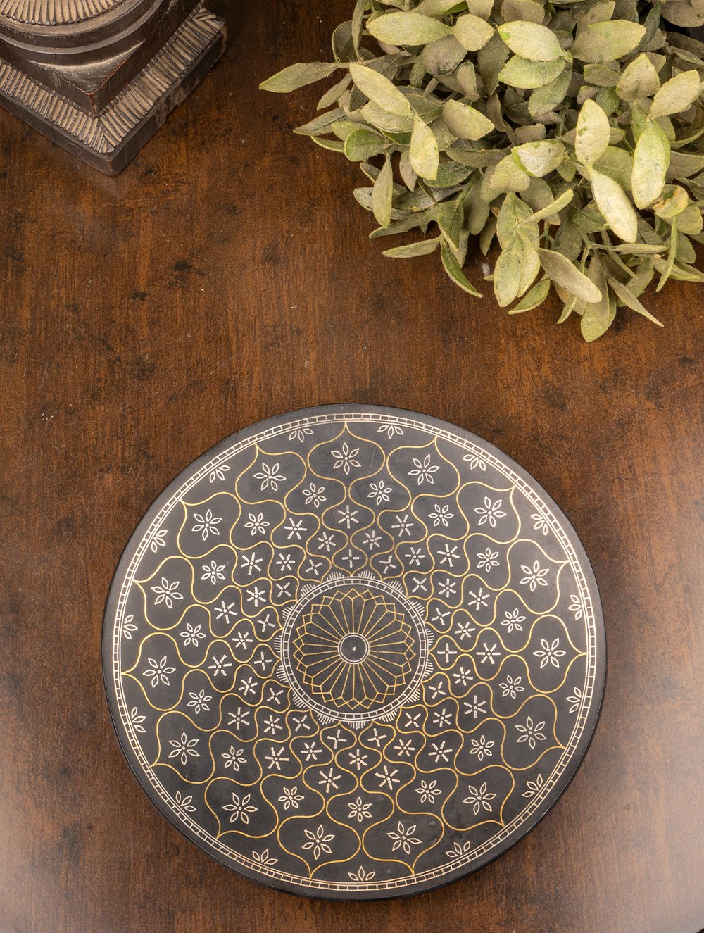 Load image into Gallery viewer, Bidri Craft Wall Plate / Table Curio - Mughal Series (Dia 8&quot;)
