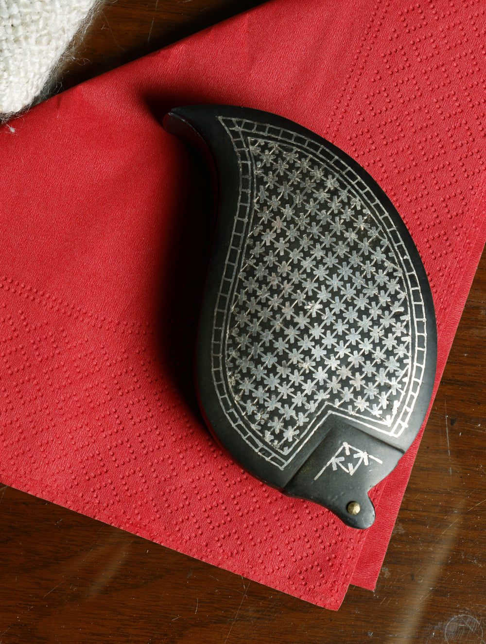 Bidri Craft Curio - Paisly Box - The India Craft House 