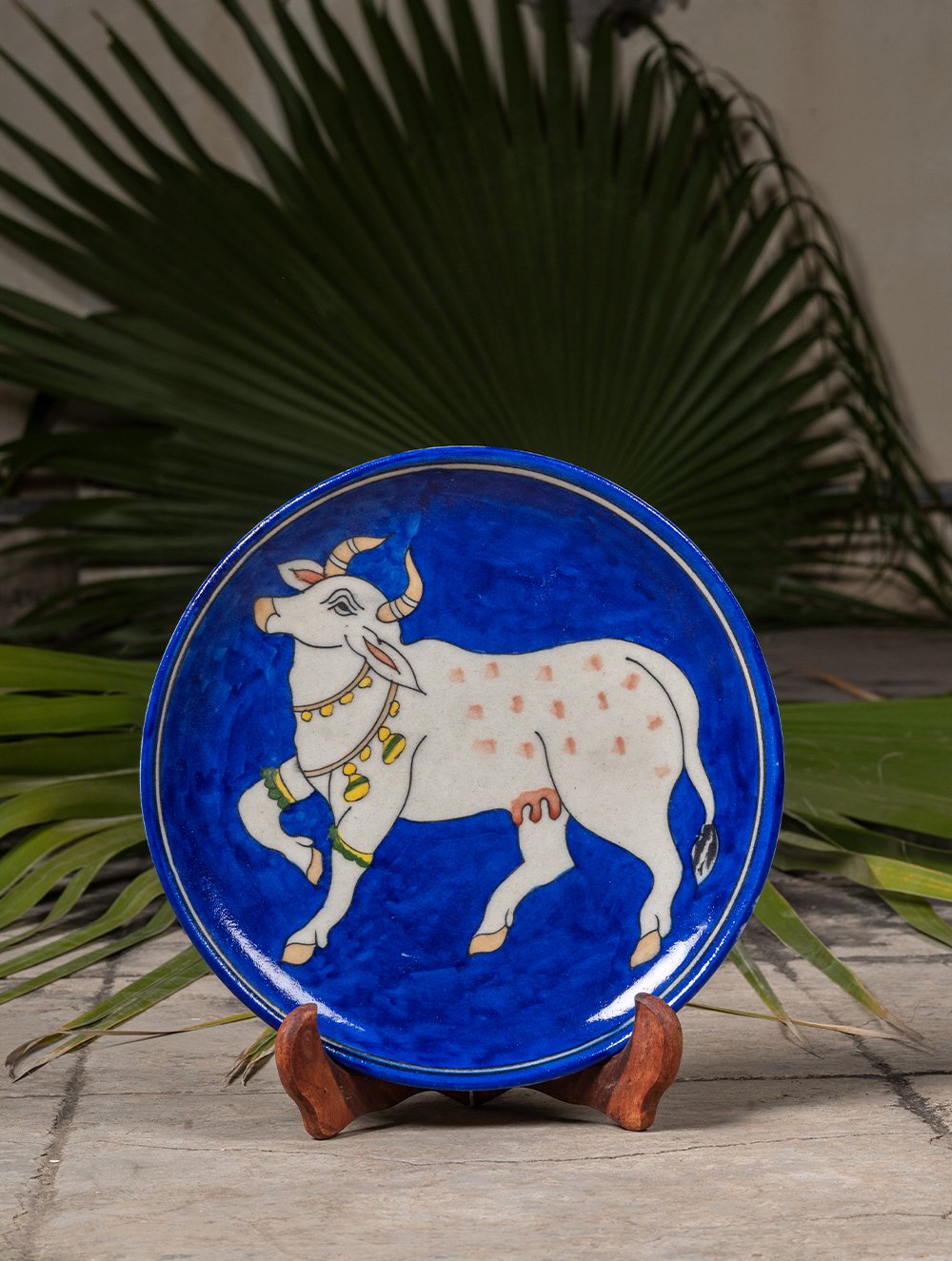 Load image into Gallery viewer, Blue Pottery Decorative Plate in Wooden Box - Cow (Royal Blue; 10&quot;)