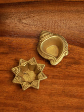 Load image into Gallery viewer, Brass Moulded Diyas (Set Of 2) - Star &amp; Ambi