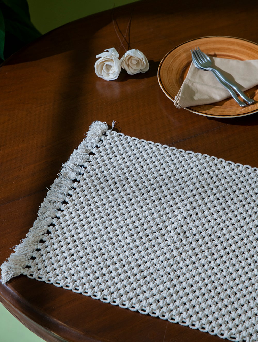 Load image into Gallery viewer, Classic Handknotted Macramé Table Mats - Cream (Set of 4)