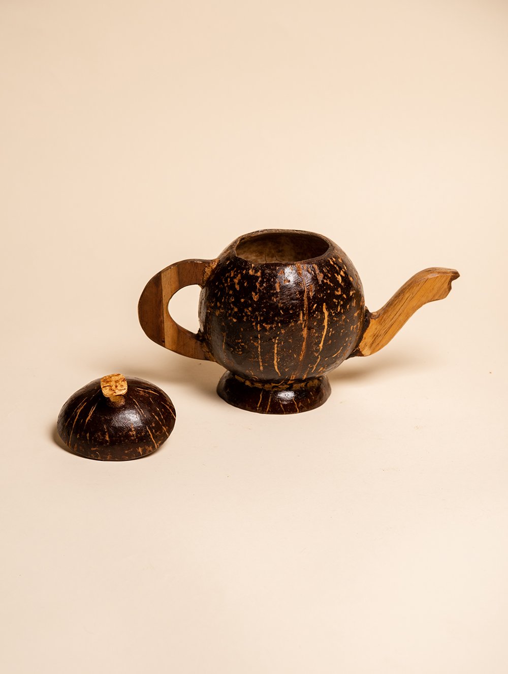 Load image into Gallery viewer, Coconut Craft Curio - Teapot