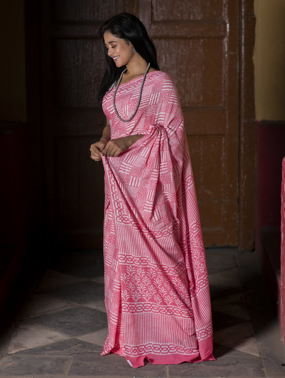 Load image into Gallery viewer, Cool &amp; Light. Dabu Block Printed Cotton Mulmul Saree - Summer Pink (With Blouse Piece)