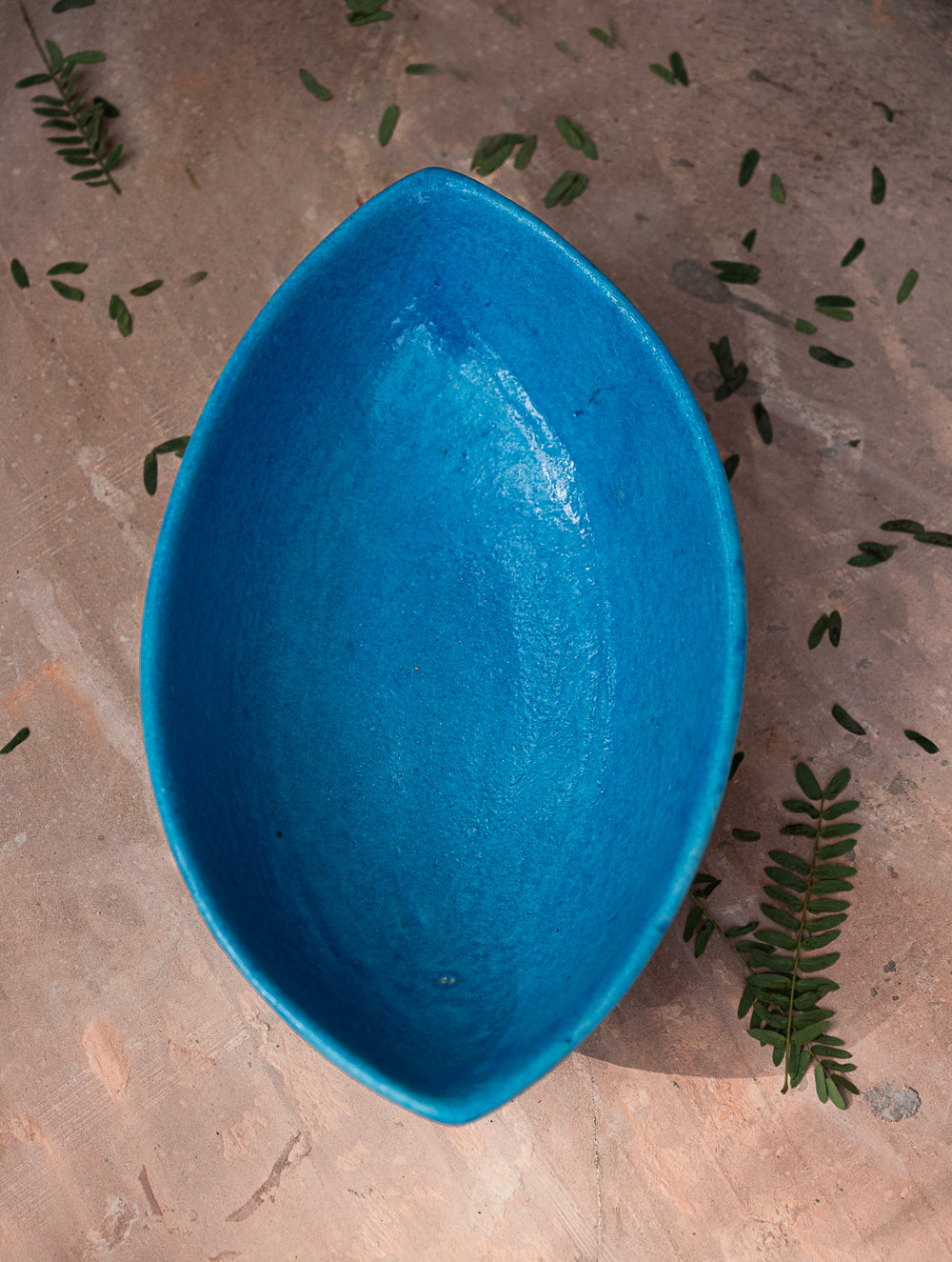 Load image into Gallery viewer, Delhi Blue Art Pottery Curio / Long Utility Bowl