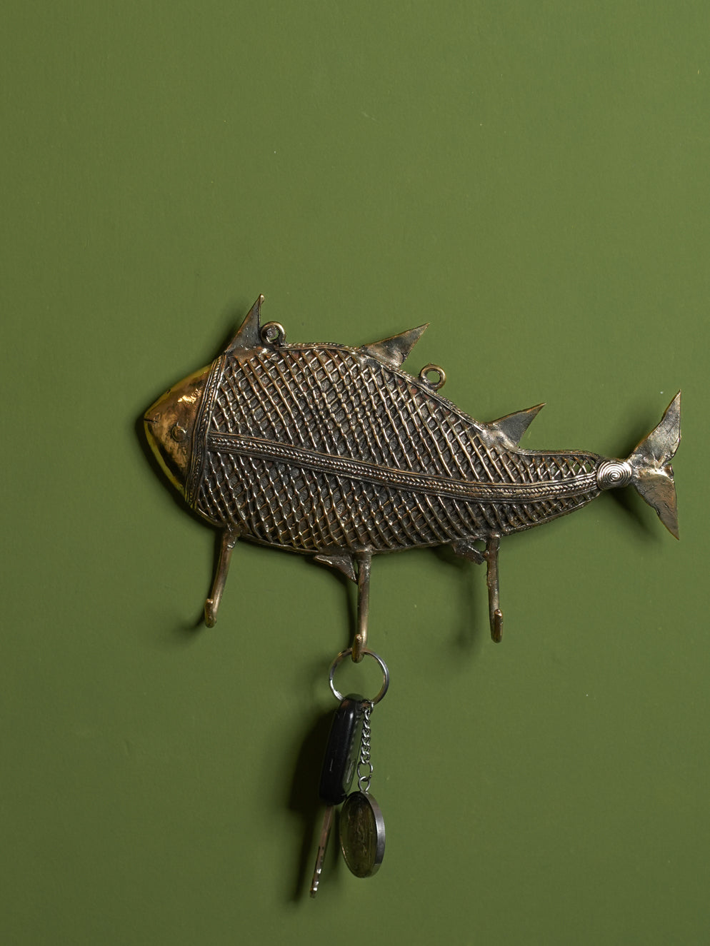 Load image into Gallery viewer, Dhokra Metal Craft Wall Hanger - The Fish