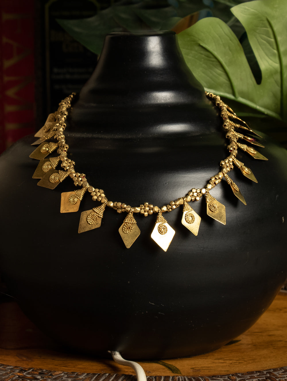 Load image into Gallery viewer, Dhokra Metal Craft Neckpiece - The India Craft House 