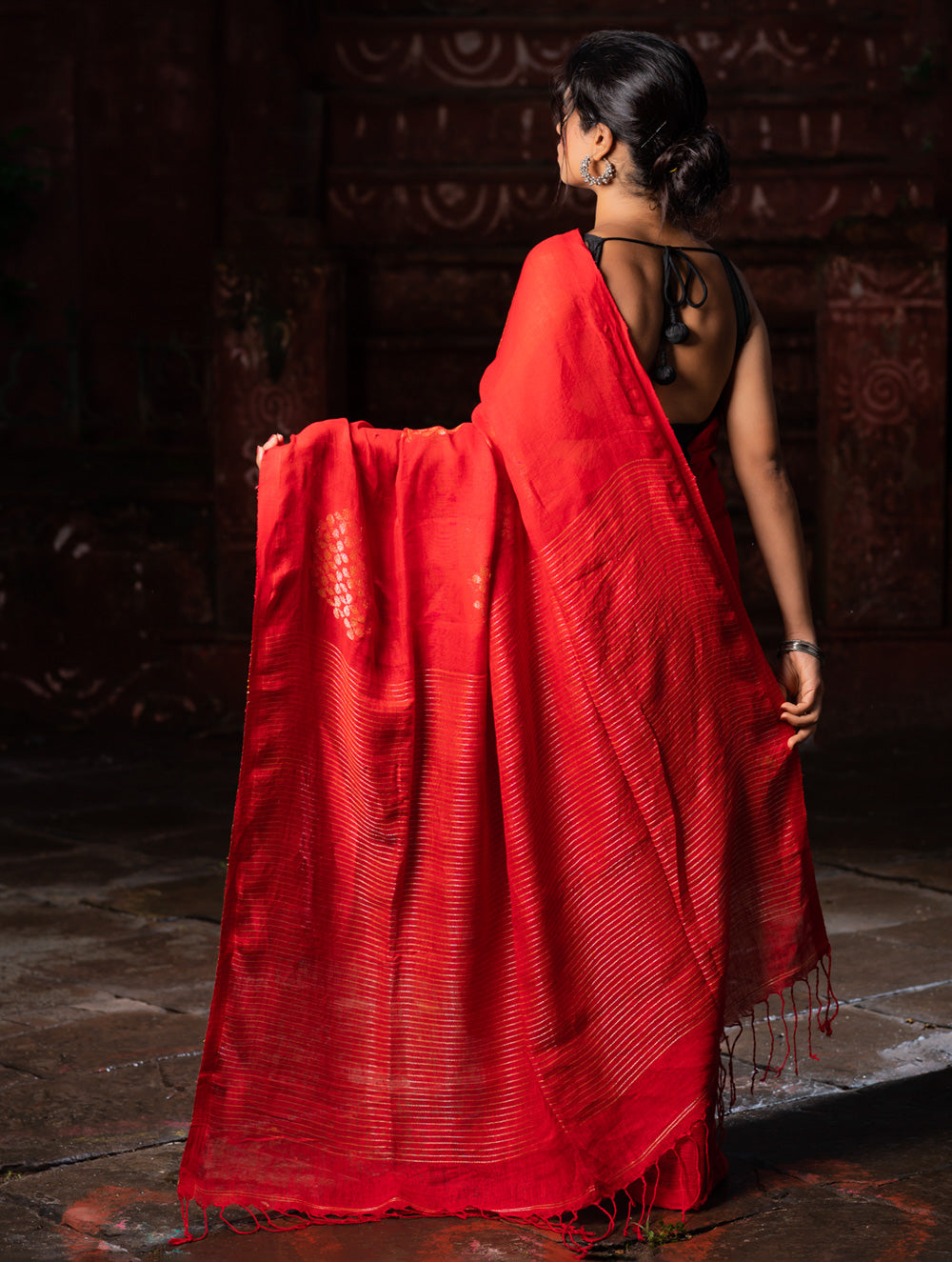 Red Linen Saree With Zari Border | Silk sarees, Saree, Saree collection