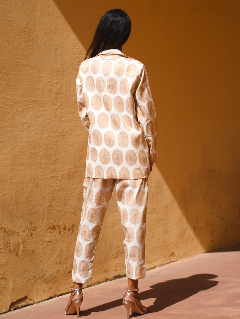Elegant Fusion. The Banarasi Blazer Set - White & Gold