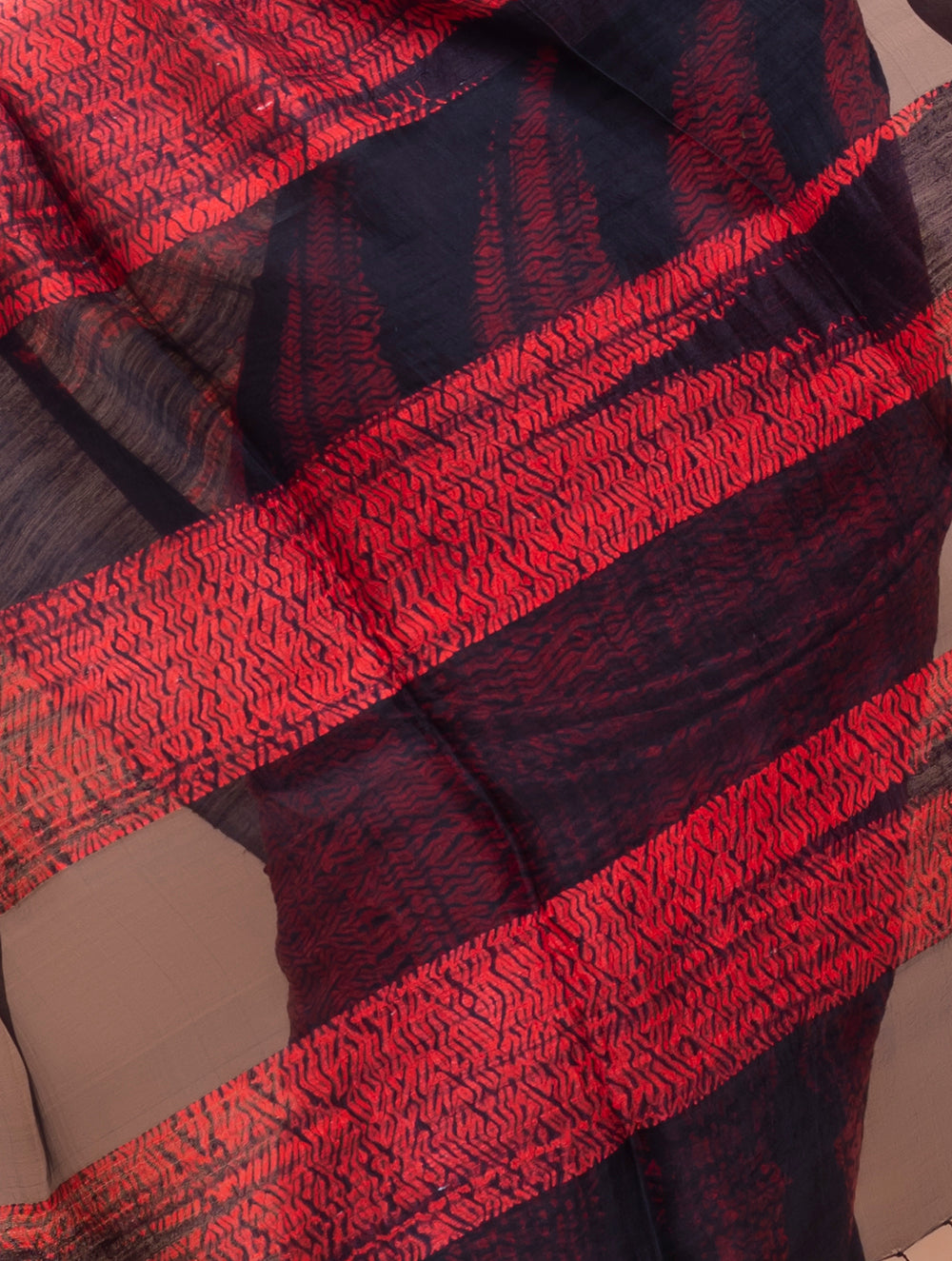 Elegant Bengal Handwoven Matka Silk Shibori Saree - Black & Red