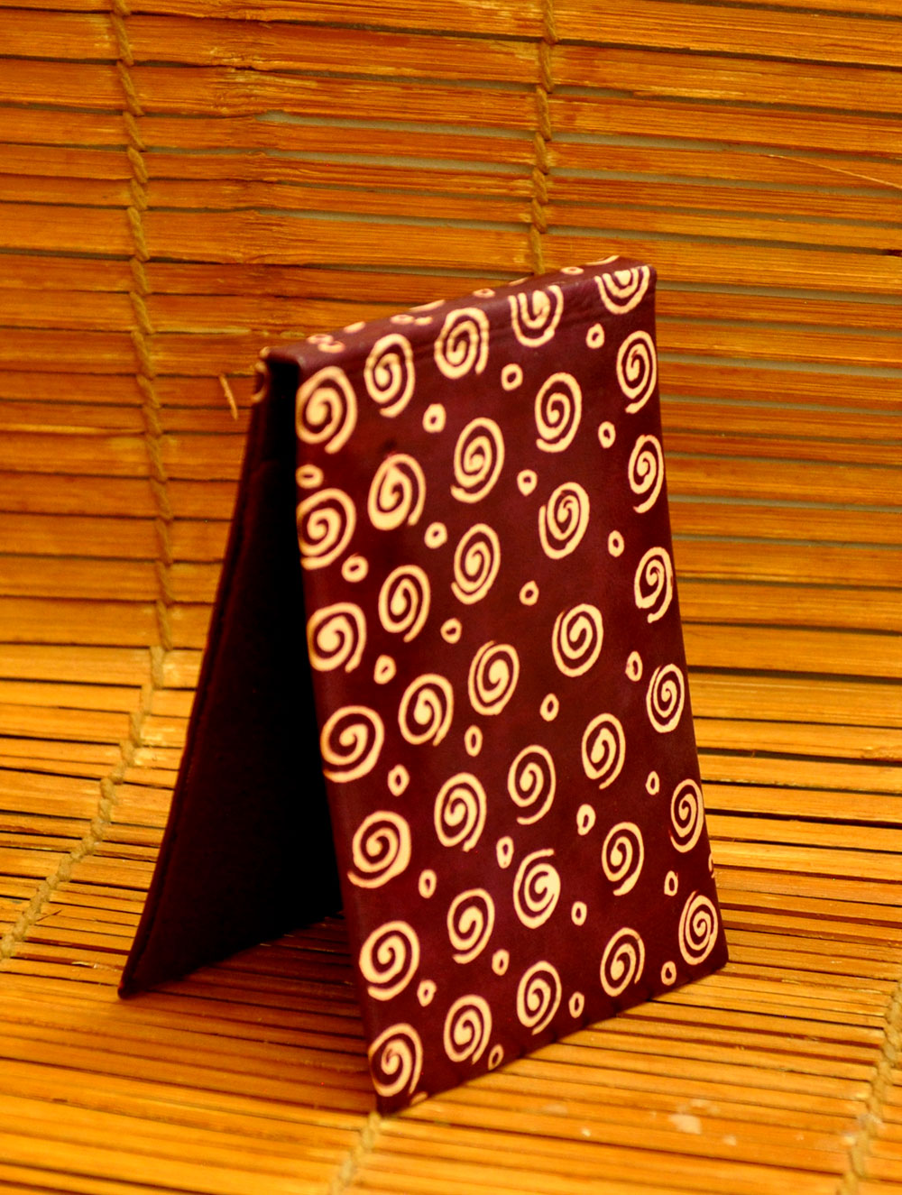 Load image into Gallery viewer, Embossed Leather - Paper Holder, Maroon Concentrics - The India Craft House 