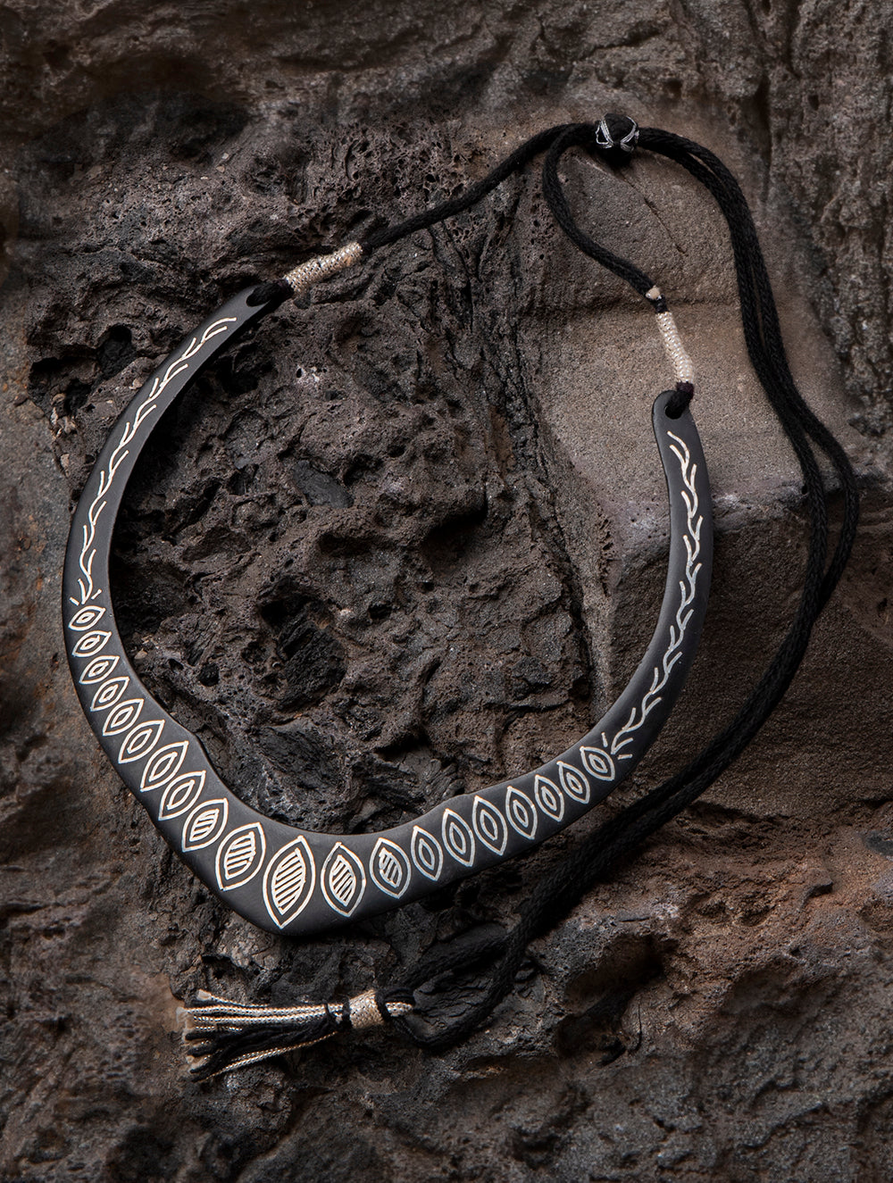 Load image into Gallery viewer, Exclusive Bidri Craft Choker With Pure Silver Inlay - Drops