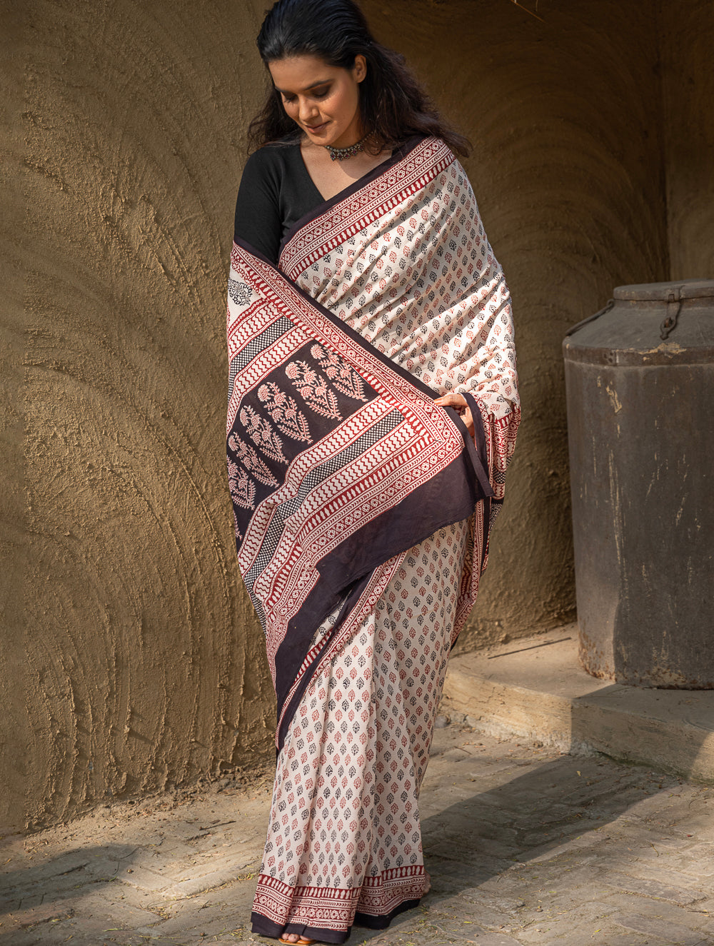 Load image into Gallery viewer, Exclusive Bagh Hand Block Printed Cotton Saree - Beige Flowers