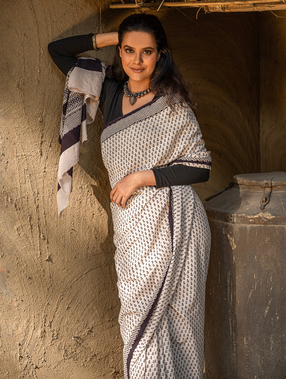 Load image into Gallery viewer, Exclusive Bagh Hand Block Printed Cotton Saree - Black Buds