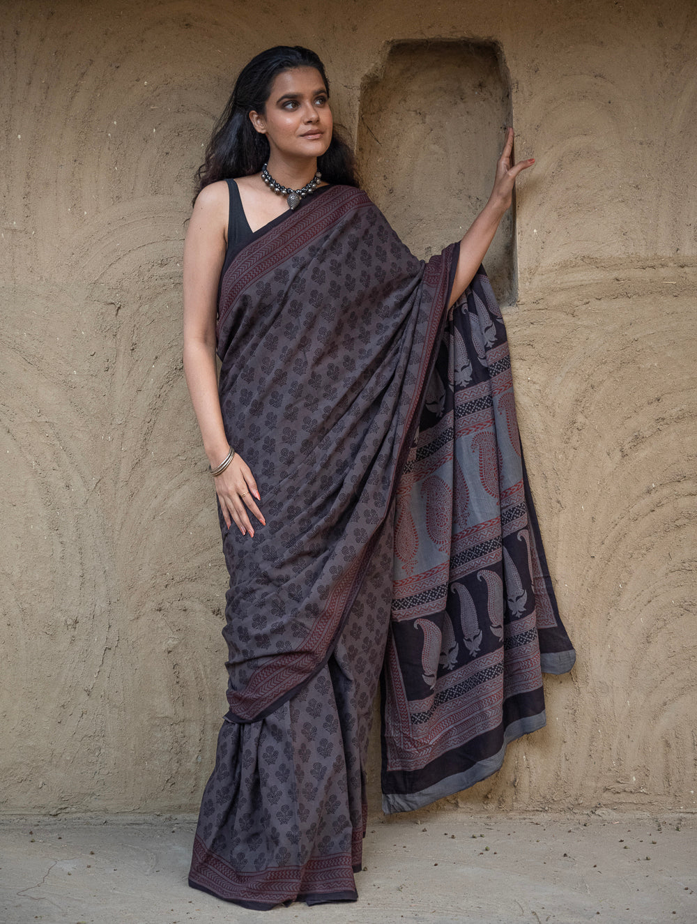 Load image into Gallery viewer, Exclusive Bagh Hand Block Printed Cotton Saree - Black Flora