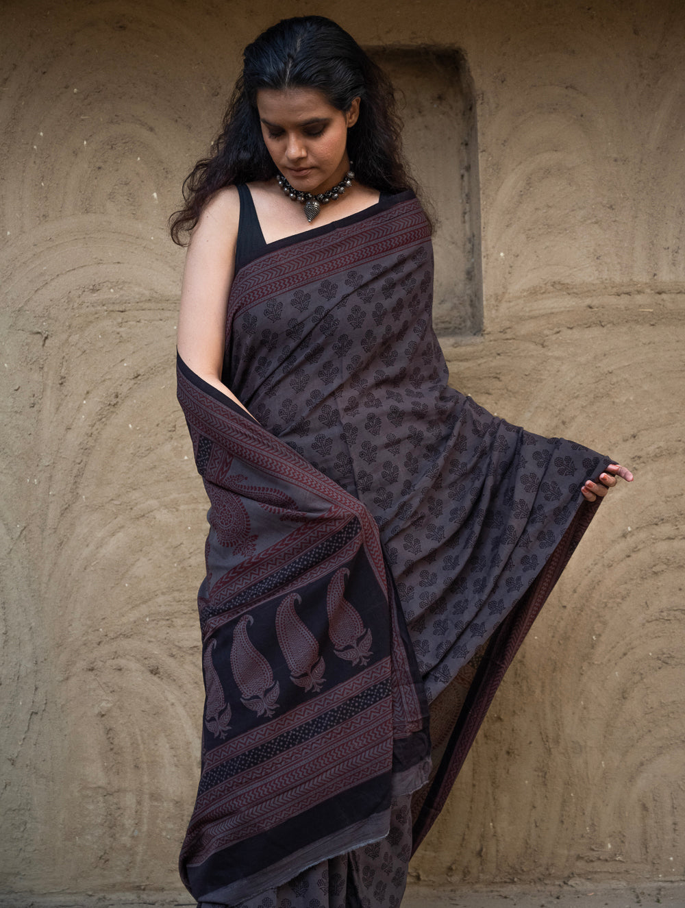 Load image into Gallery viewer, Exclusive Bagh Hand Block Printed Cotton Saree - Black Flora