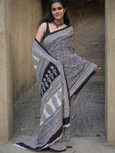 Load image into Gallery viewer, Exclusive Bagh Hand Block Printed Cotton Saree - Black Floral