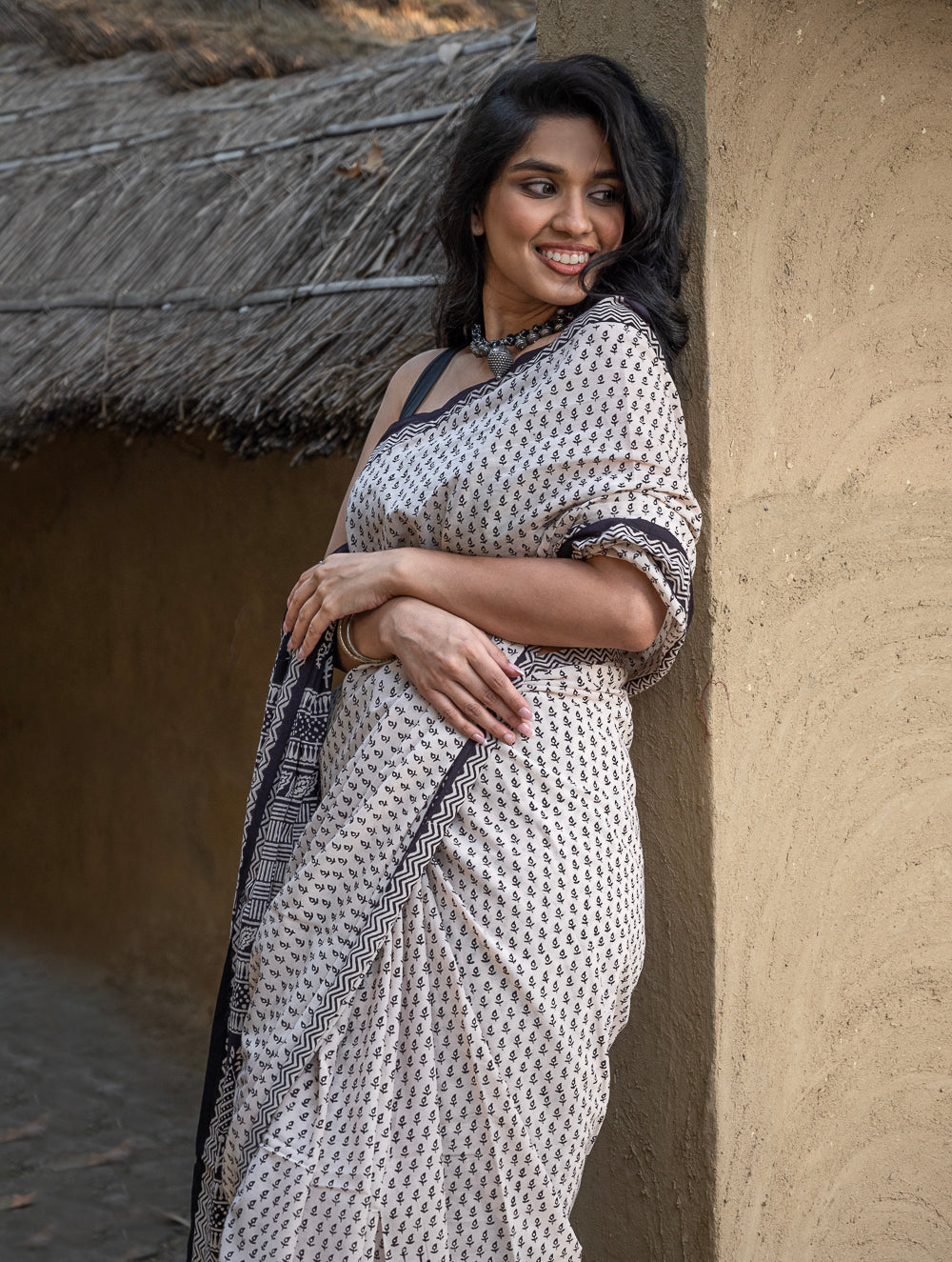 Load image into Gallery viewer, Exclusive Bagh Hand Block Printed Cotton Saree - Black Florets