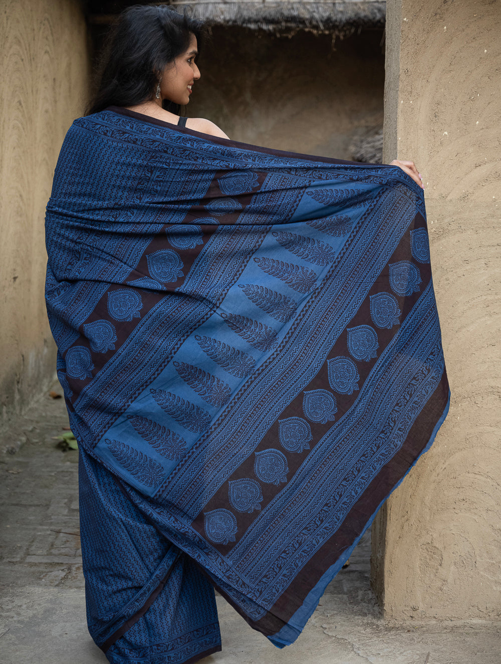 Load image into Gallery viewer, Exclusive Bagh Hand Block Printed Cotton Saree - Blue ZigZags