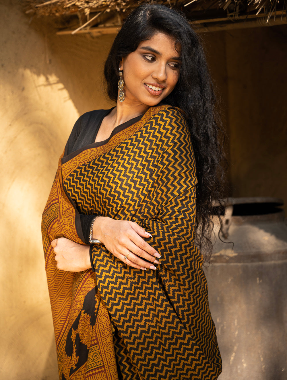 Load image into Gallery viewer, Exclusive Bagh Hand Block Printed Cotton Saree - Bold Geometrics