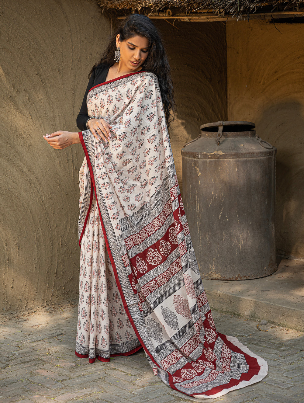 Load image into Gallery viewer, Exclusive Bagh Hand Block Printed Cotton Saree - Elegant Floral