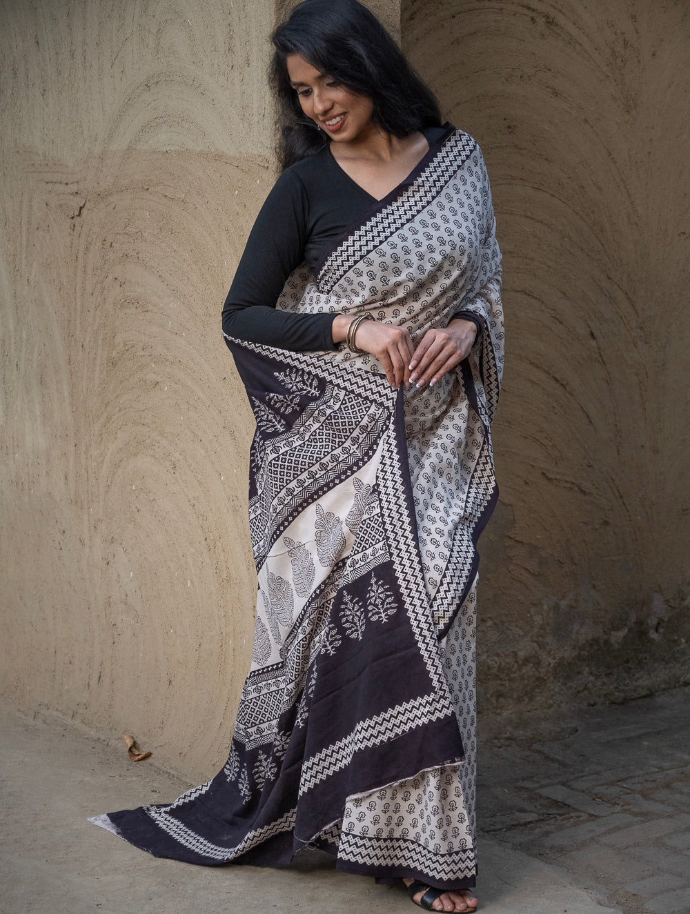 Load image into Gallery viewer, Exclusive Bagh Hand Block Printed Cotton Saree - Floral Geometry