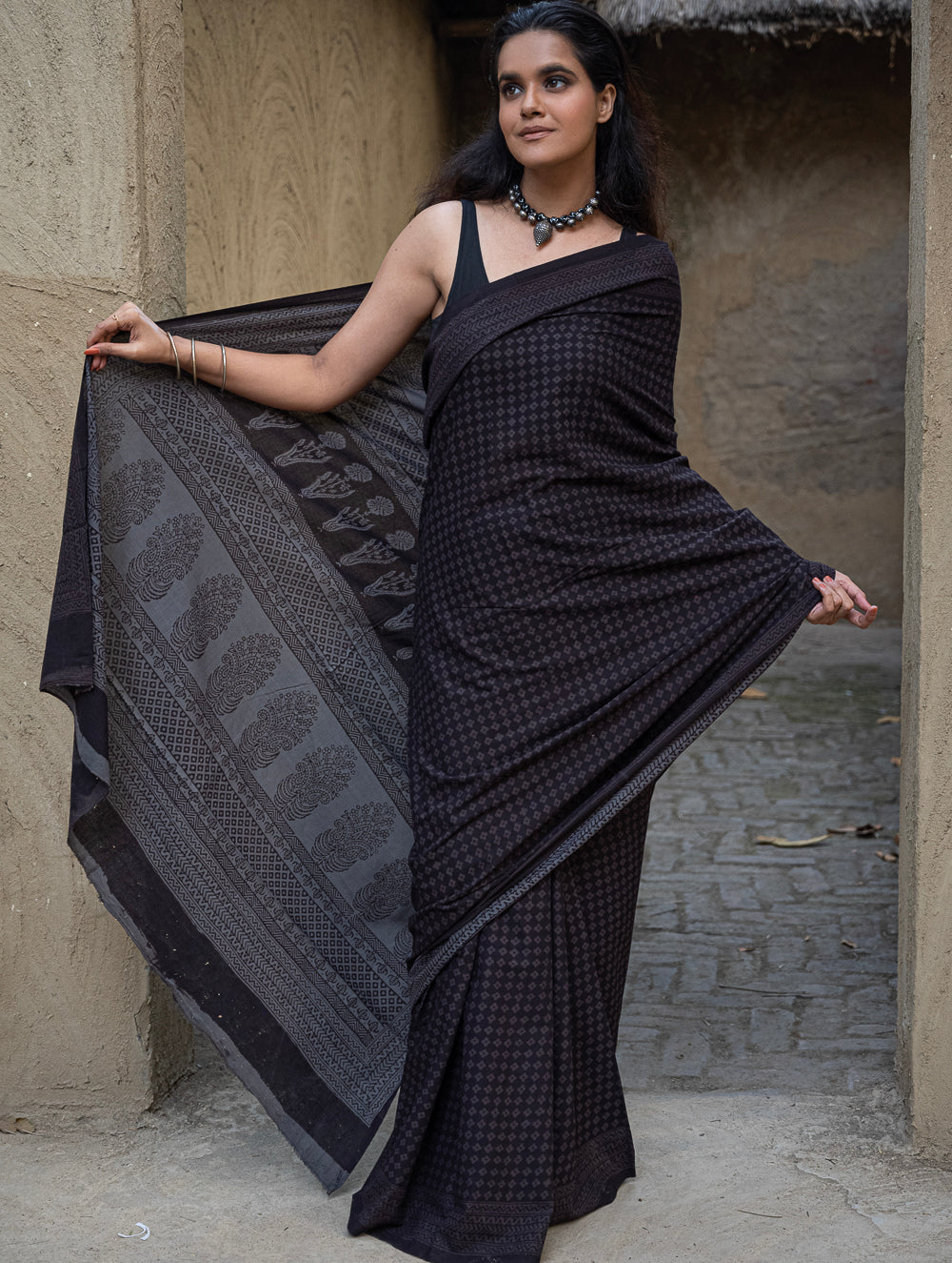 Load image into Gallery viewer, Exclusive Bagh Hand Block Printed Cotton Saree - Grey Diamonds