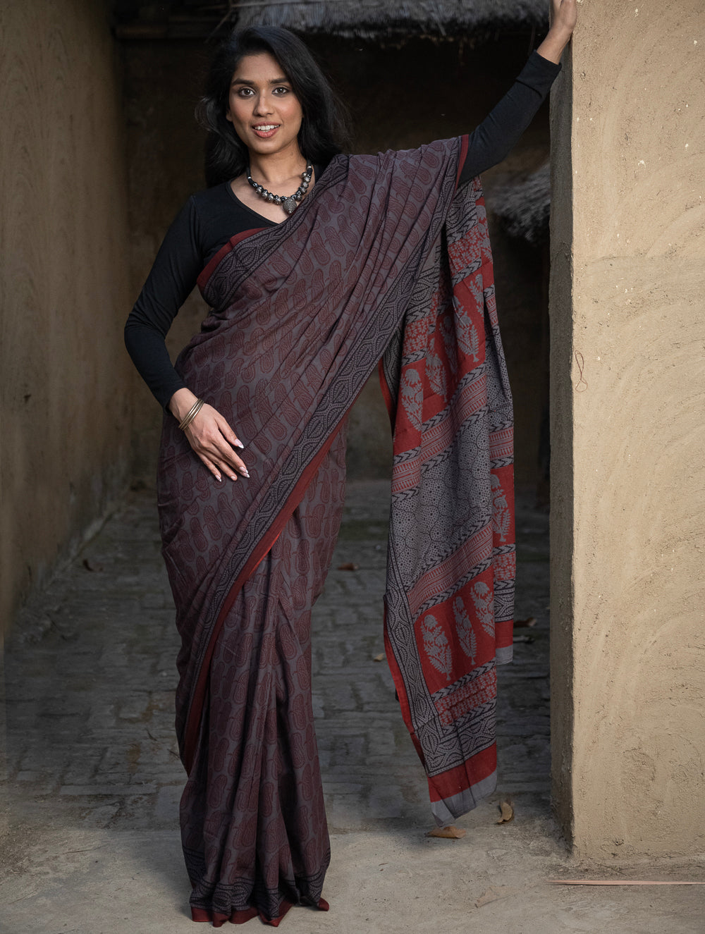 Load image into Gallery viewer, Exclusive Bagh Hand Block Printed Cotton Saree - Grey Paisleys
