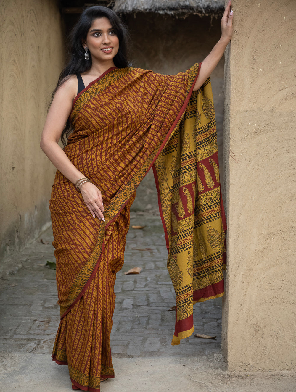 Load image into Gallery viewer, Exclusive Bagh Hand Block Printed Cotton Saree - Leaf Vines