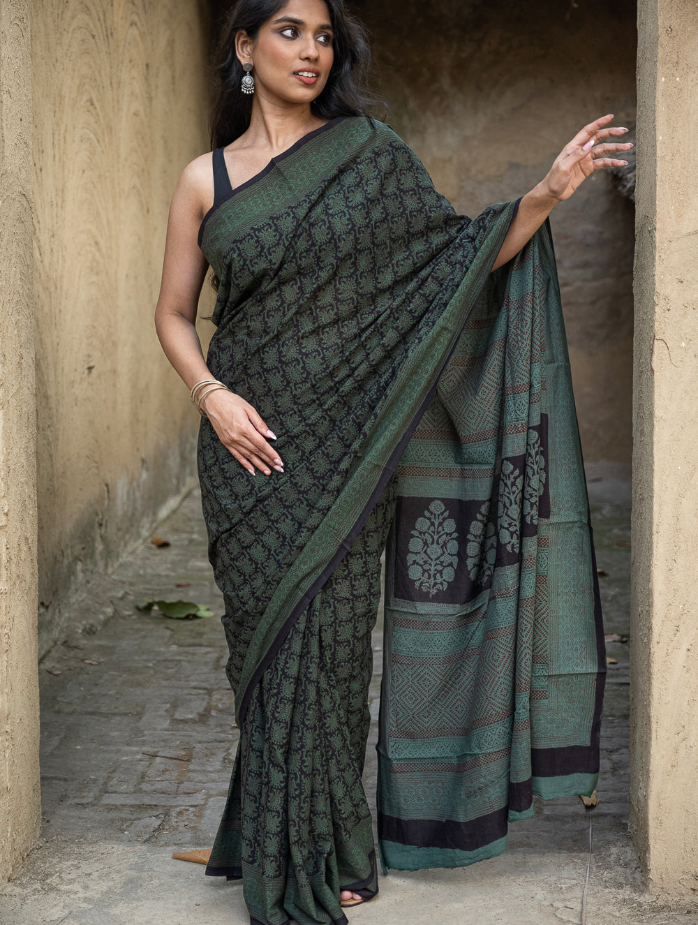 Load image into Gallery viewer, Exclusive Bagh Hand Block Printed Cotton Saree - Ornate Floral