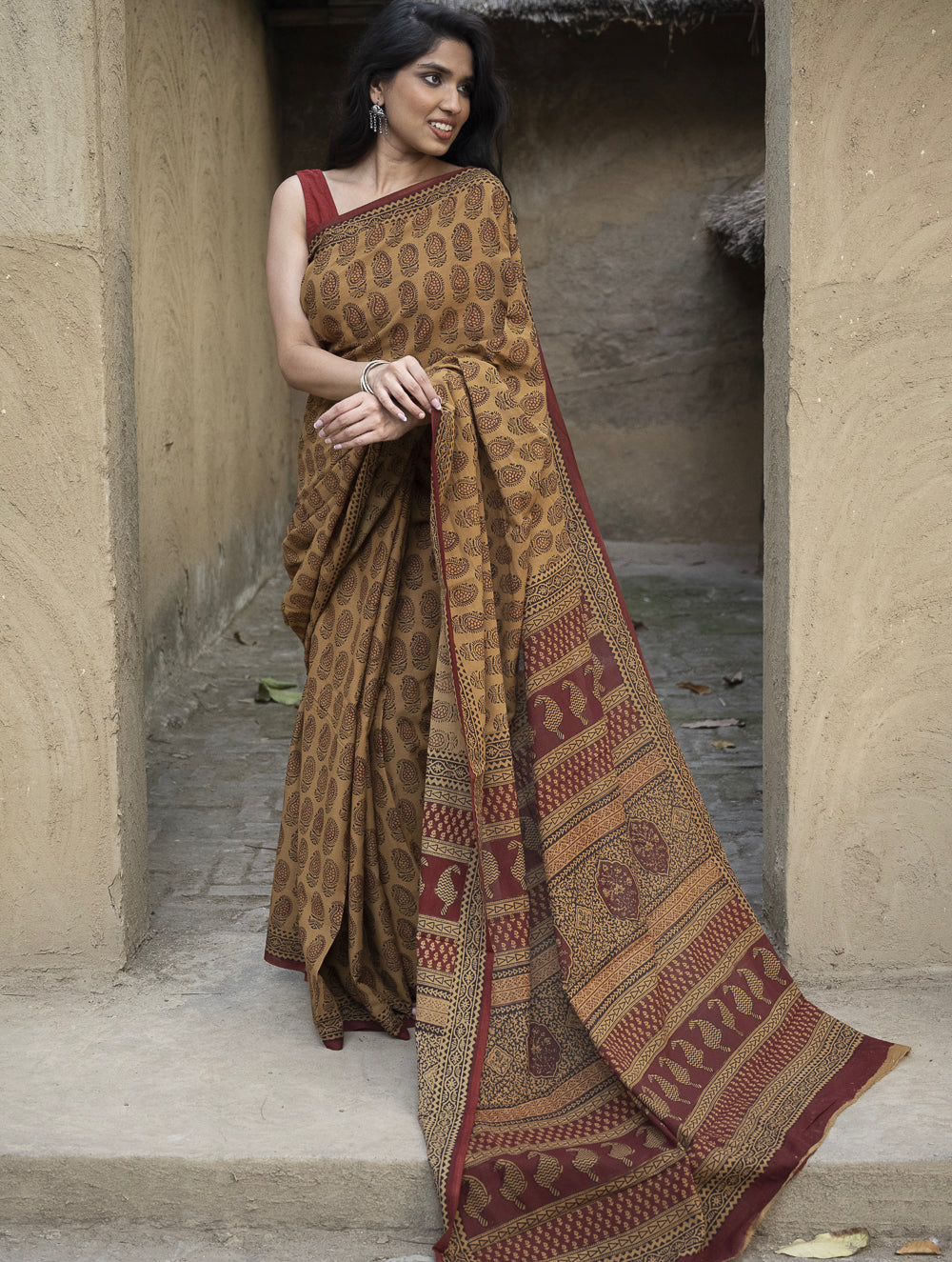 Load image into Gallery viewer, Exclusive Bagh Hand Block Printed Cotton Saree - Paisley Appeal