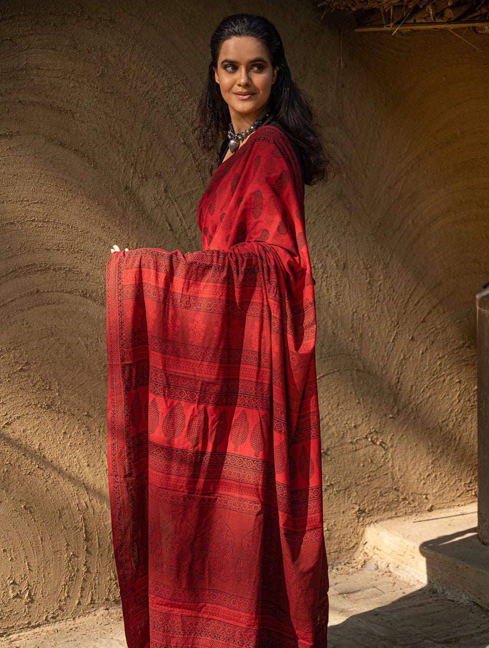 Load image into Gallery viewer, Exclusive Bagh Hand Block Printed Cotton Saree - Red Paisley