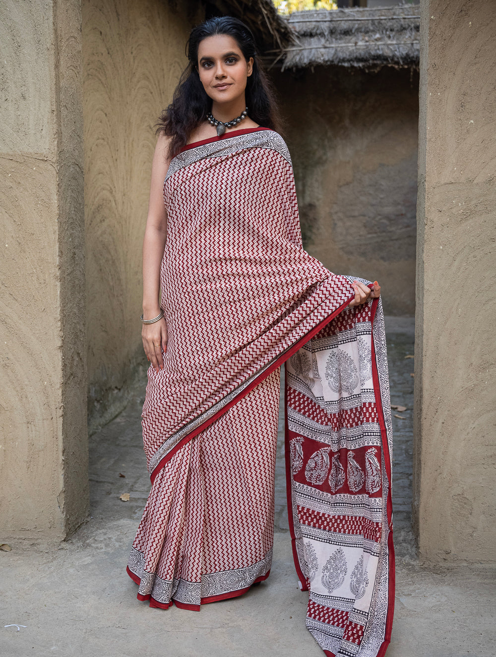 Load image into Gallery viewer, Exclusive Bagh Hand Block Printed Cotton Saree - Red Zigzags