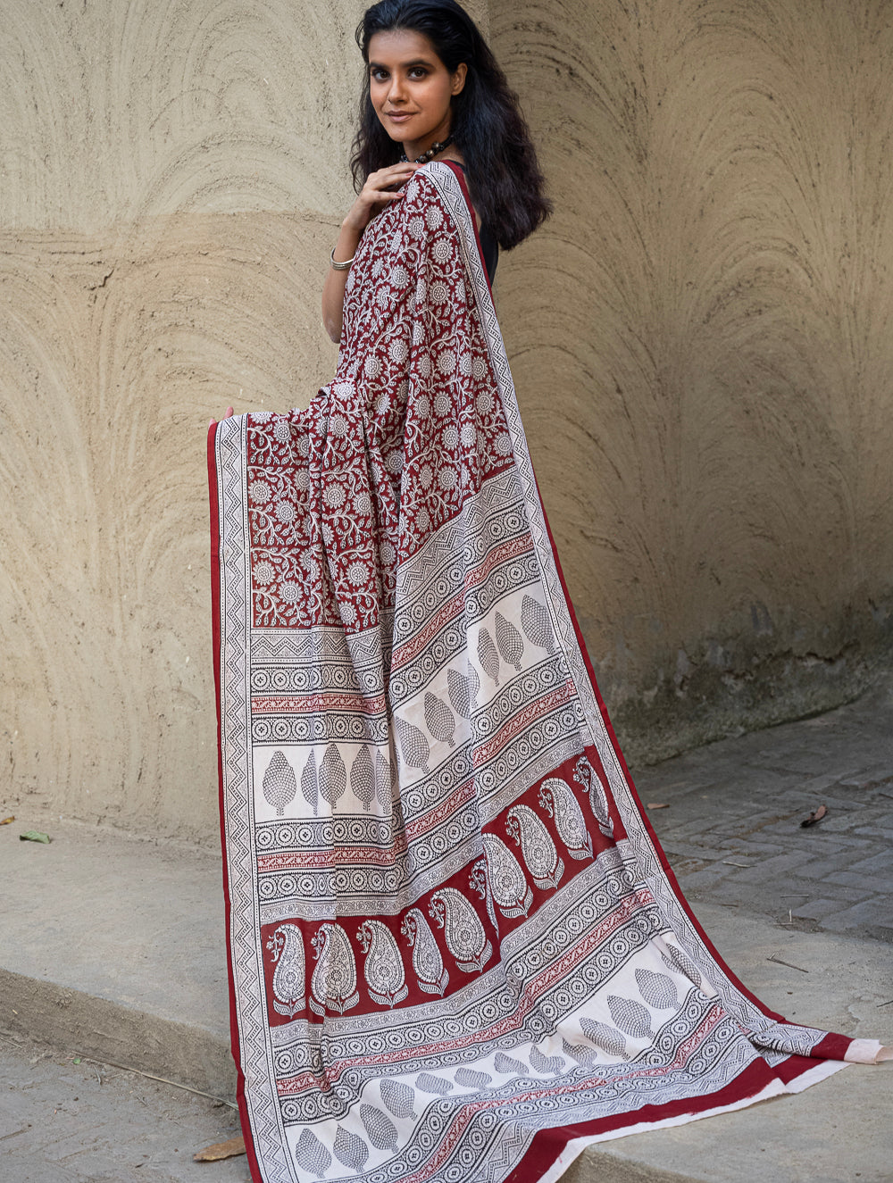 Load image into Gallery viewer, Exclusive Bagh Hand Block Printed Cotton Saree - White Flowers
