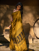 Load image into Gallery viewer, Exclusive Bagh Hand Block Printed Modal Silk Saree - Floral Appeal
