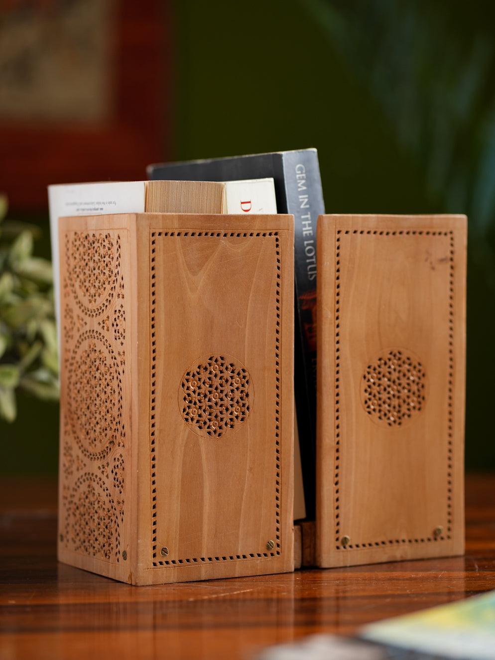 Load image into Gallery viewer, Exclusive Jaali Wood Craft Book Ends (Set of 2)