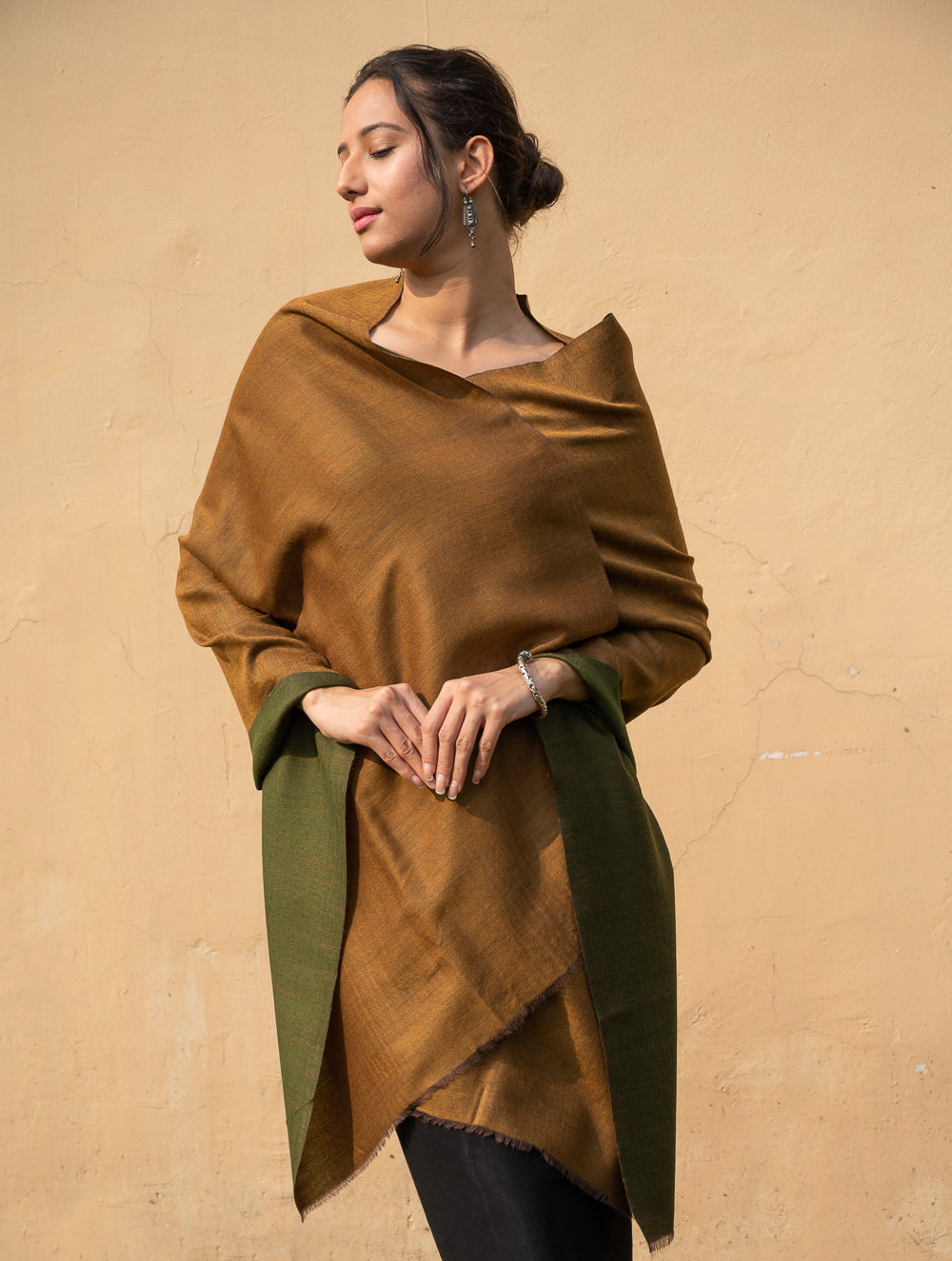Load image into Gallery viewer, Exclusive Reversible Soft Kashmiri Wool Stole - Pale Brown &amp; Green